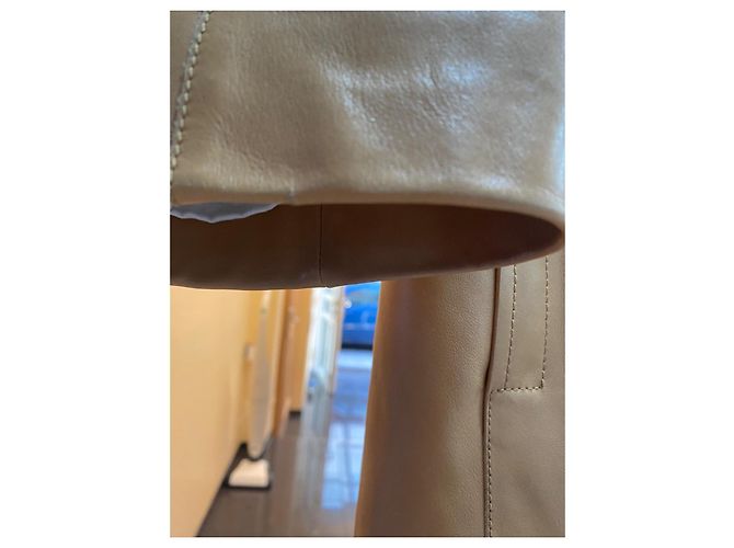 Loewe Ledermantel mit weißem Fellbesatz in Camel - Ansicht 5