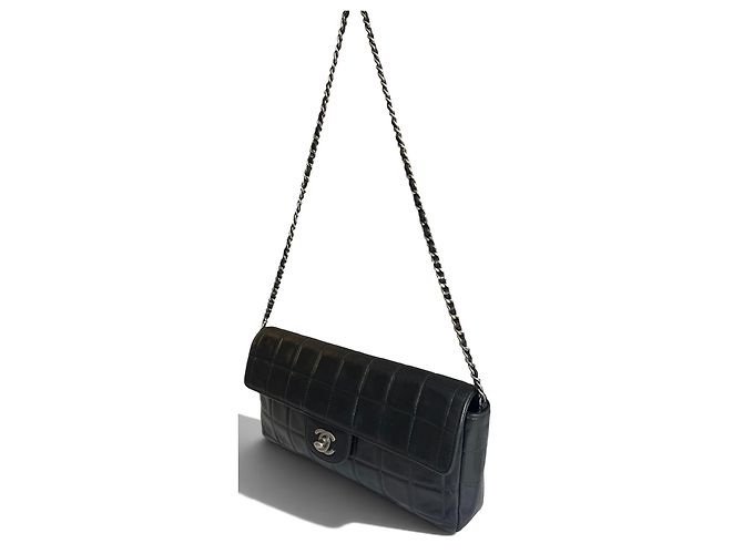 Chanel Borsa East West Chocolate Bar Flap Nero - vista 3