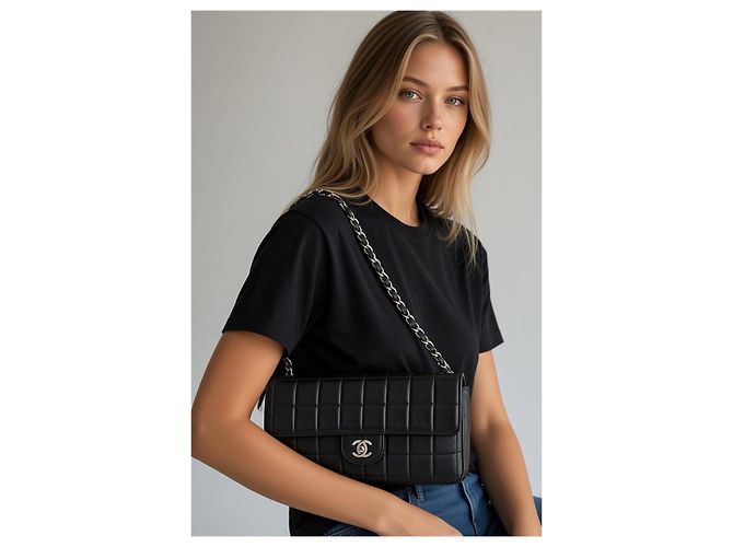 Chanel Borsa East West Chocolate Bar Flap Nero - vista 4