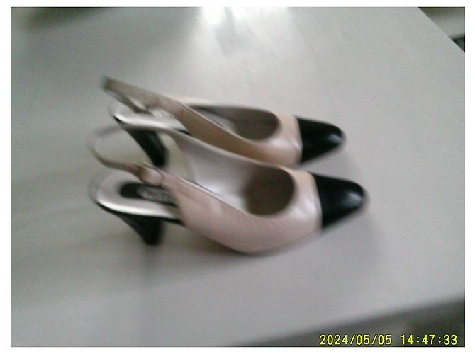Autre Marque Décolleté Slingback Kaiser in Pelle Beige e Nero - vista 3