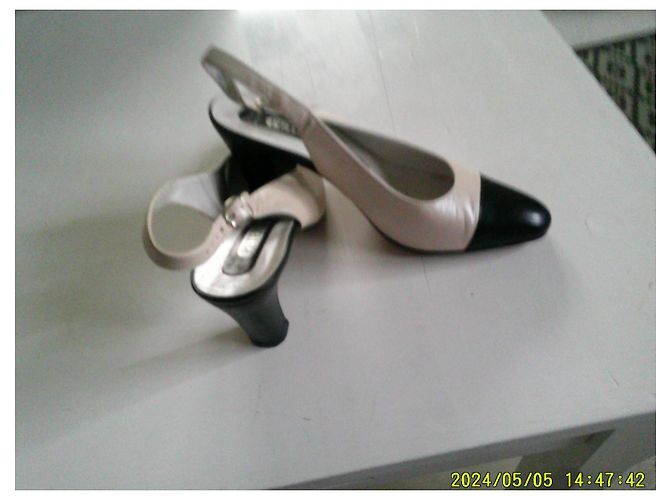 Autre Marque Décolleté Slingback Kaiser in Pelle Beige e Nero - vista 5