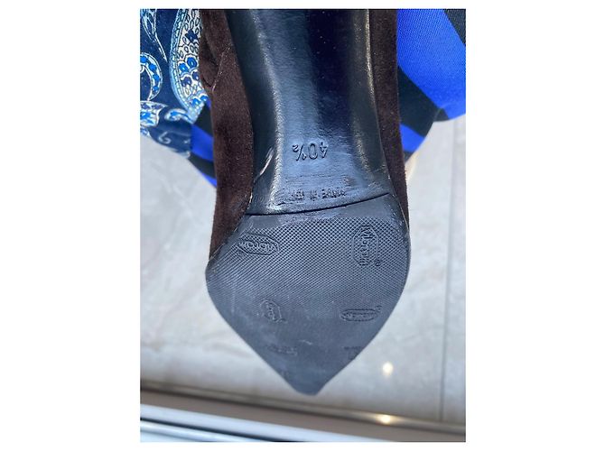 Bottines Chanel en daim marron et cuir verni - vue 6
