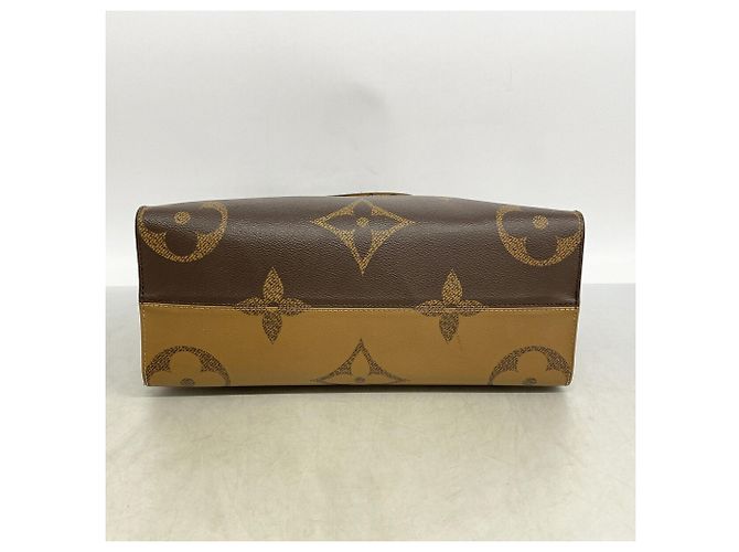 Bolso Tote Louis Vuitton Monogram Giant Reverse OnTheGo MM - vista 3