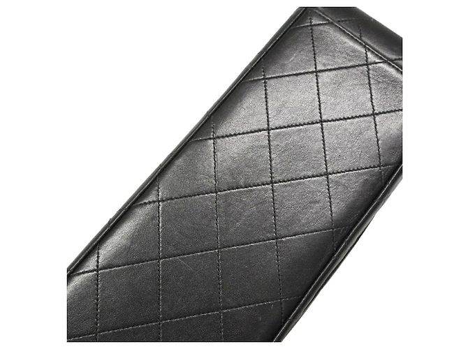 Chanel Schultertasche aus schwarzem Lammleder - Ansicht 11