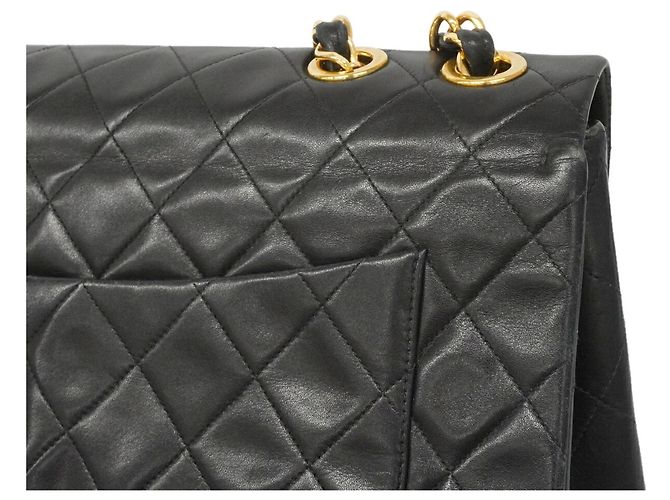 Chanel Schultertasche aus schwarzem Lammleder - Ansicht 12