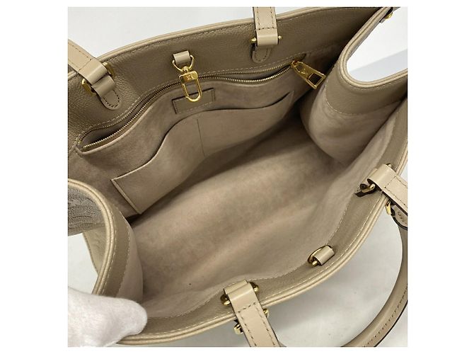Bolso Tote Louis Vuitton Monogram Empreinte OnTheGo MM - vista 4