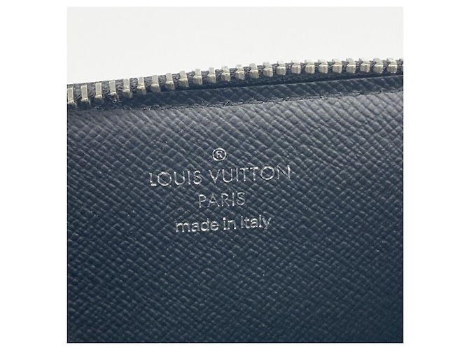 Cartera Hybrid Monogram Eclipse Louis Vuitton - vista 4