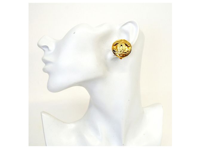Pendientes de clip Chanel Coco Mark Circle dorados - vista 5