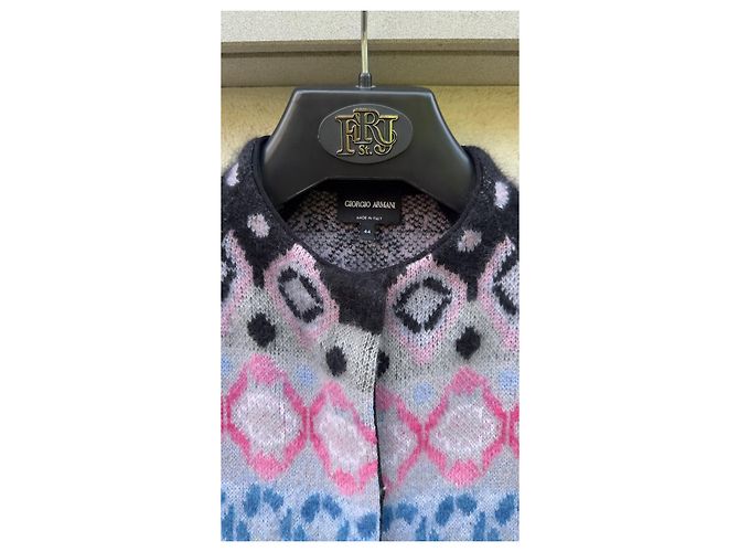 Giorgio Armani Strickjacke
Grau Rosa Blau Muster
Wollmischung - Ansicht 6
