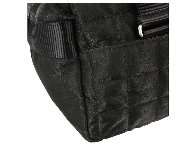 Chanel Sport Line Bolsa Duffle em Nylon Acolchoado Grande com Bolso Duplo - vista 7