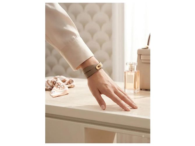 Bracelete Hermès em couro e metal dourado - vista 3