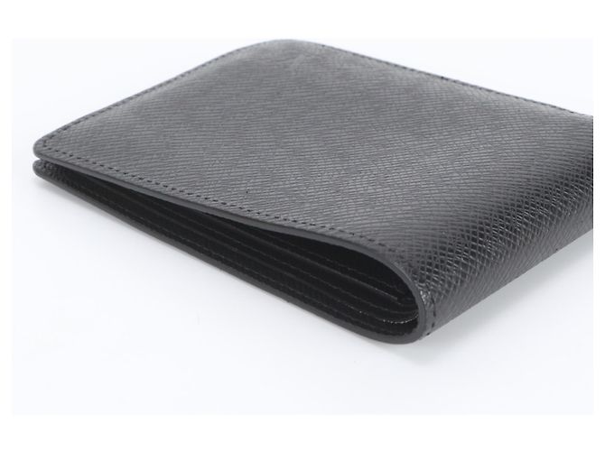 Louis Vuitton Cartera Multiple Taiga con protección RFID - vista 4