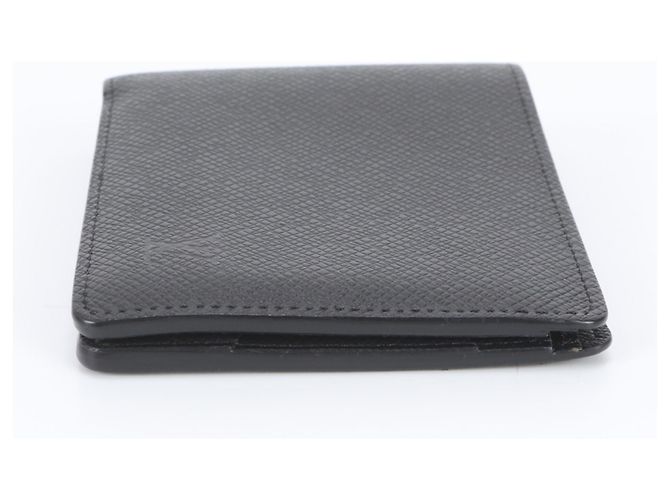 Louis Vuitton Cartera Multiple Taiga con protección RFID - vista 5