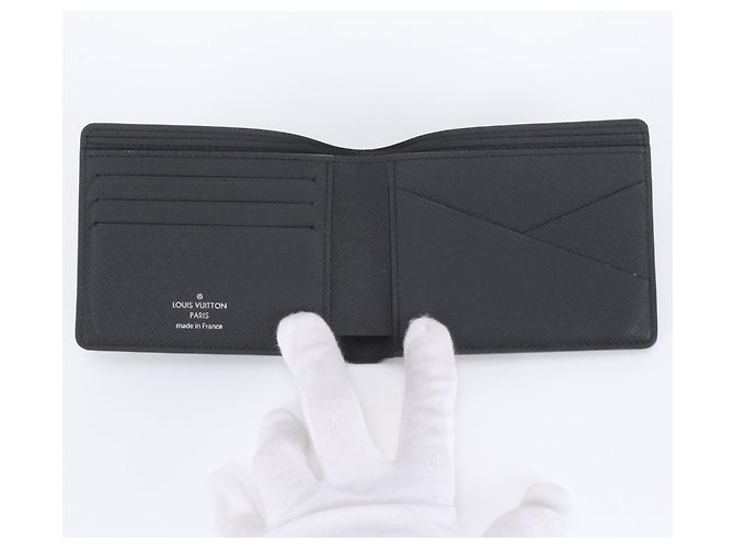 Louis Vuitton Cartera Multiple Taiga con protección RFID - vista 6