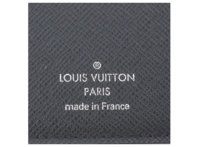 Louis Vuitton Cartera Multiple Taiga con protección RFID - vista 9