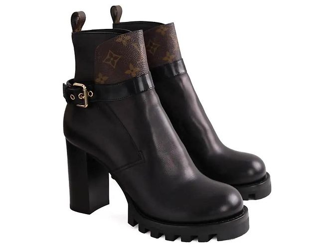 Stivali Louis Vuitton in pelle nera con fibbia - vista 3