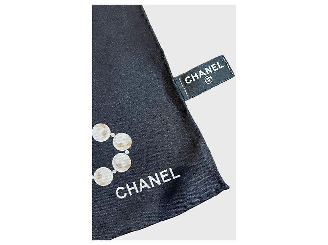 Pañuelo Chanel negro con perlas - vista 4