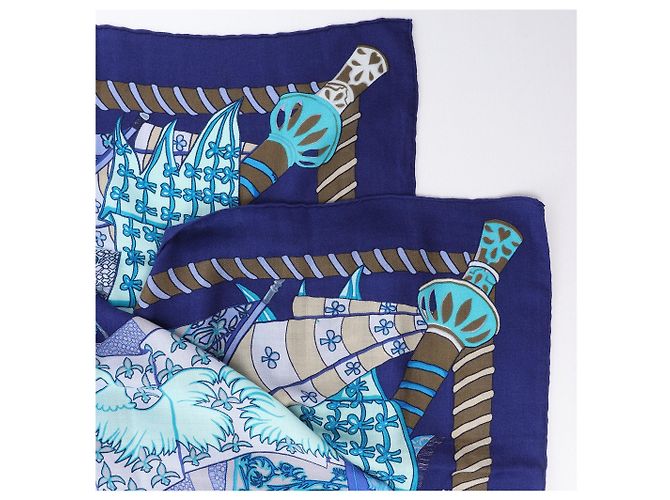 Hermès Carré 90 "Etendards et Bonnieres flag" Kaschmir x Seidentuch in Blau - Ansicht 3