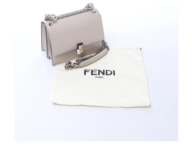 FENDI Kan I Mini Leder-Umhängetasche mit Kette in Grau 8M0381 - Ansicht 12