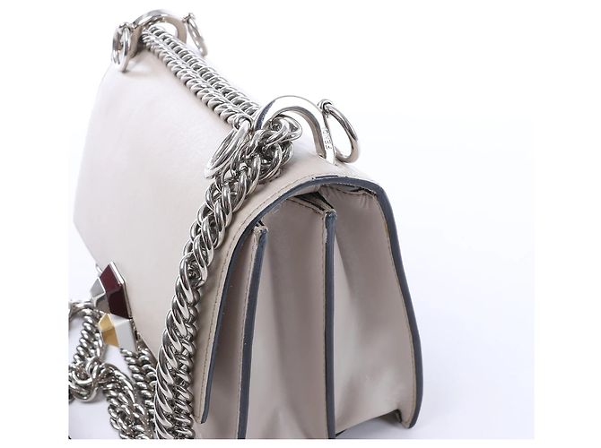 FENDI Kan I Mini Leder-Umhängetasche mit Kette in Grau 8M0381 - Ansicht 4