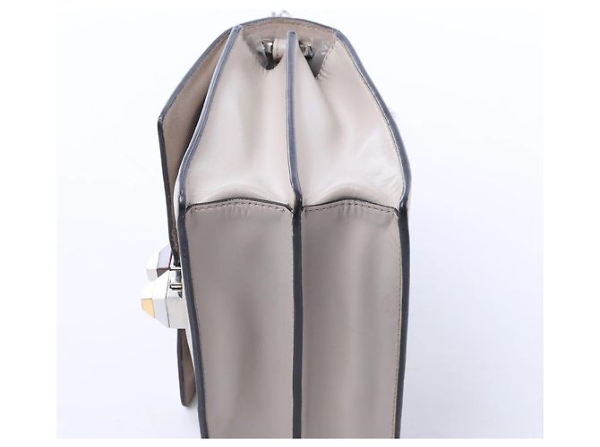 FENDI Kan I Mini Leder-Umhängetasche mit Kette in Grau 8M0381 - Ansicht 7