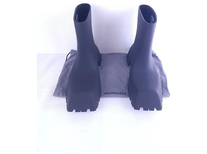Stivali Balenciaga Trooper in gomma nera - vista 11
