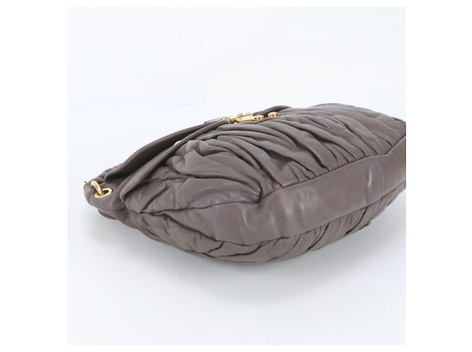 Miu Miu Matelassé Coffer Schultertasche aus Leder - Ansicht 6