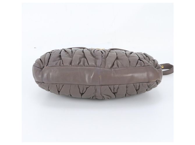 Miu Miu Matelassé Coffer Schultertasche aus Leder - Ansicht 7