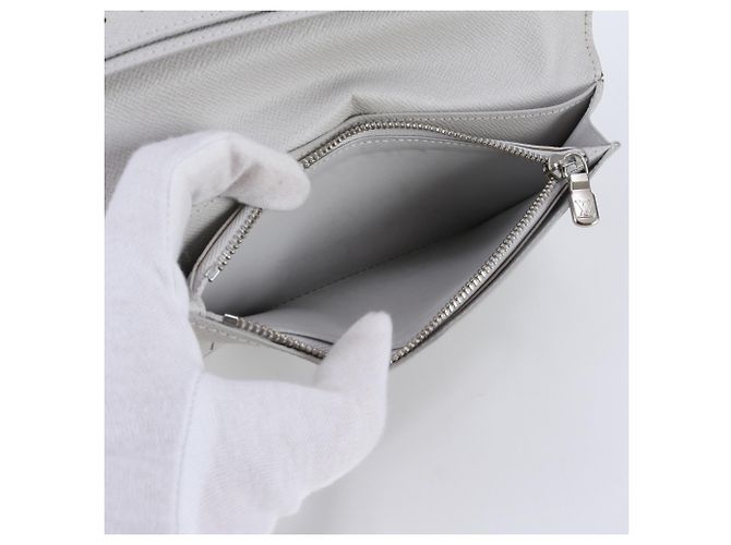 Louis Vuitton Taigarama Portefeuille Brazza Long Wallet - vista 9