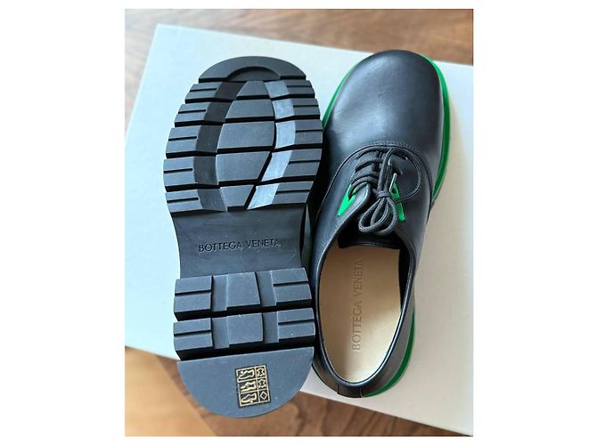 Bottega Veneta Scarpe Oxford in pelle Nero/Verde - vista 2