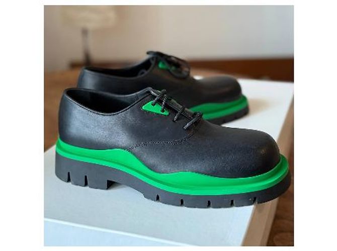 Bottega Veneta Scarpe Oxford in pelle Nero/Verde - vista 3