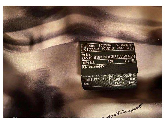 Salvatore Ferragamo gesteppte Jacke aus Nylon in Schwarz - Ansicht 7