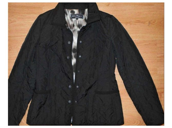 Salvatore Ferragamo gesteppte Jacke aus Nylon in Schwarz - Ansicht 9