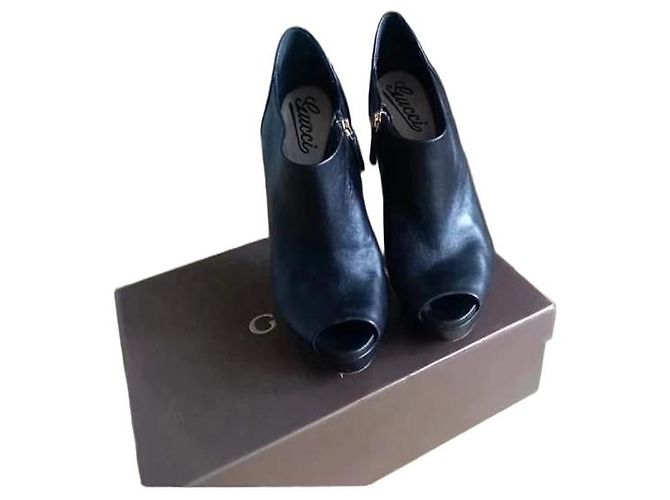 Stivaletti Gucci da donna in pelle nera - vista 2