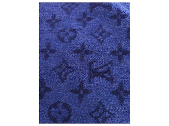 Louis Vuitton Monogram Scarf in Blue Wool and Cashmere - view 13