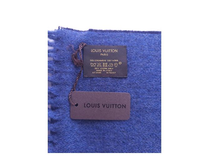 Louis Vuitton Monogram Scarf in Blue Wool and Cashmere - view 14