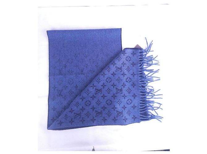 Louis Vuitton Monogram Scarf in Blue Wool and Cashmere - view 16