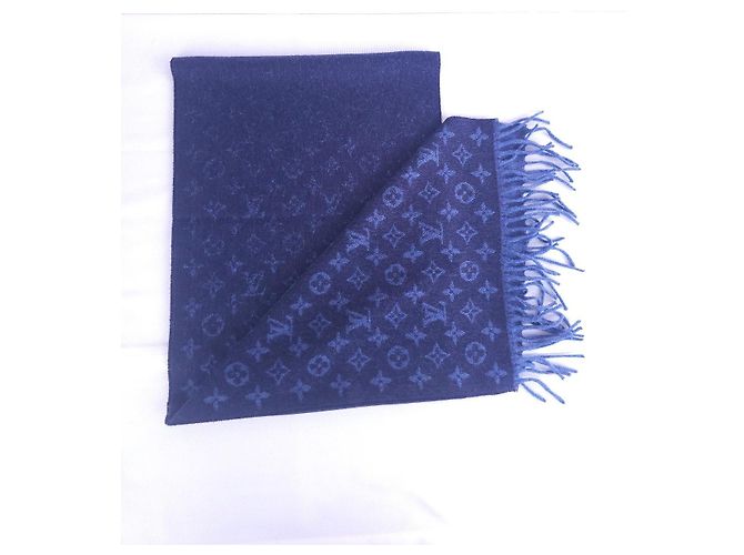 Louis Vuitton Monogram Scarf in Blue Wool and Cashmere - view 6