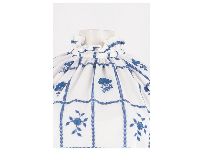 Top de algodão branco SéZane com bordados florais azuis - vista 2
