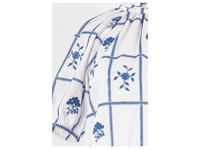Top de algodão branco SéZane com bordados florais azuis - vista 3