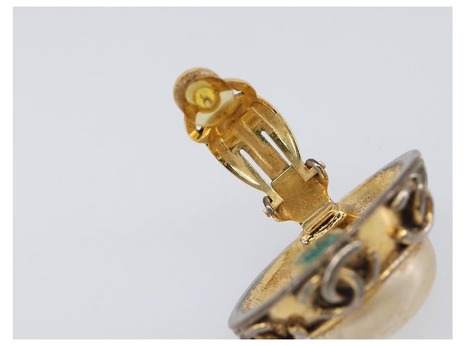CHANEL Earring Metal Gold Tone White CC - vista 10