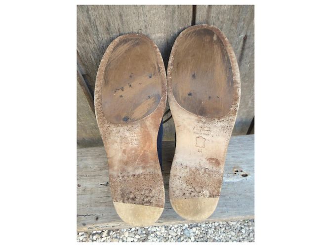 Acne Studios Bottines Chukka en daim bleu marine - vue 5