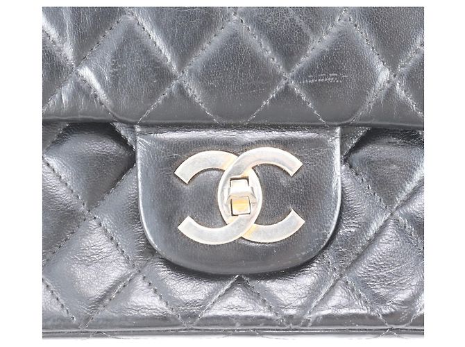 Chanel Matelassé Double Flap Schultertasche aus Lammleder - Ansicht 9
