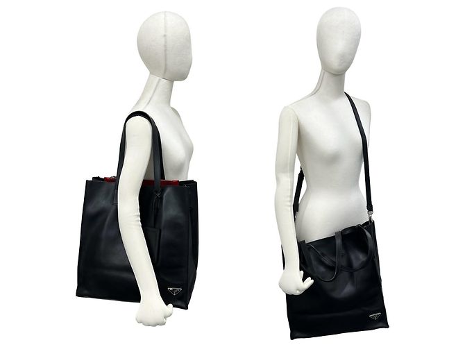 Prada Schultertasche aus Leder mit Dreiecks-Logo - Ansicht 2