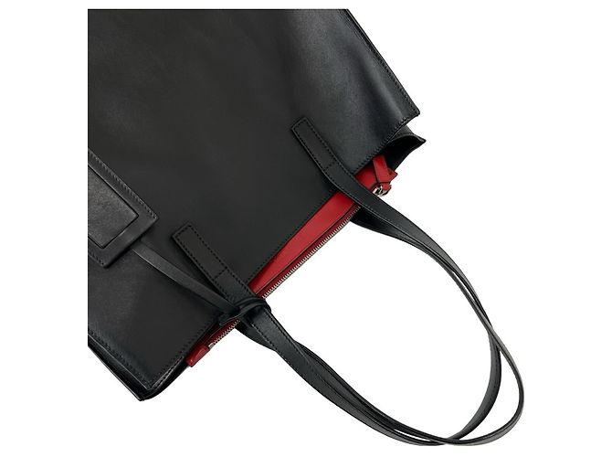 Prada Schultertasche aus Leder mit Dreiecks-Logo - Ansicht 4