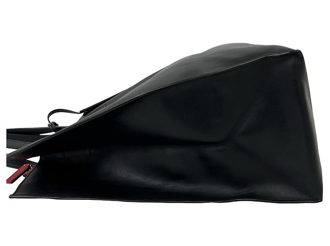 Prada Schultertasche aus Leder mit Dreiecks-Logo - Ansicht 5