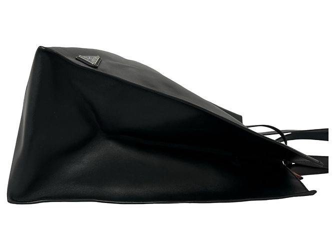 Prada Schultertasche aus Leder mit Dreiecks-Logo - Ansicht 6
