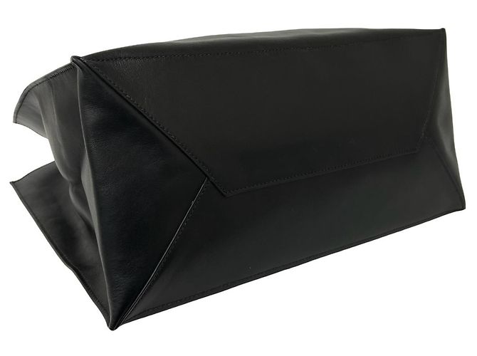 Prada Schultertasche aus Leder mit Dreiecks-Logo - Ansicht 7