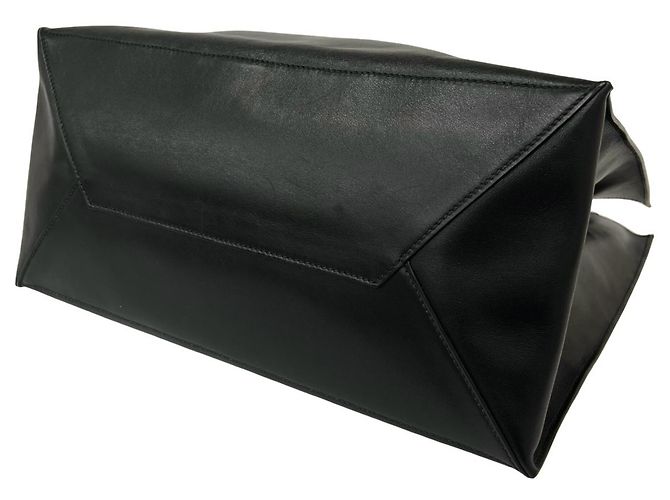 Prada Schultertasche aus Leder mit Dreiecks-Logo - Ansicht 8