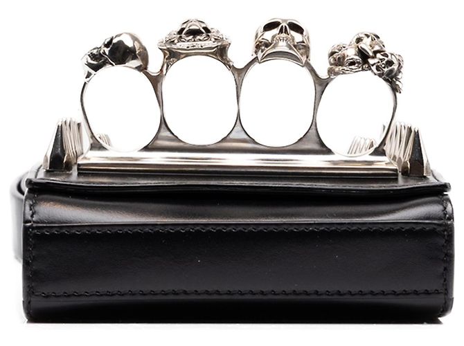 Alexander McQueen Borsa a tracolla Four Ring in pelle nera borchiata con teschio - vista 3